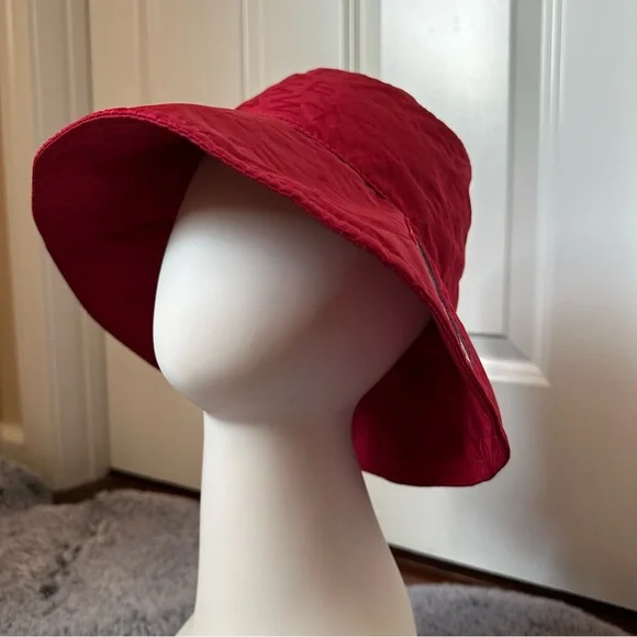 Weekend MaxMara Accessories Label-cut Logo Jacquard Hat. Sz: 57 Color:Red.New Weekend MaxMara Accessories Label-cut Logo Jacquard Hat. Sz  main image 2